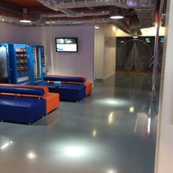 Fitness Hut - No water fountain but they have snack and beverage machines
