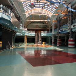 Cincinnati Mall - ((((Hello?))))