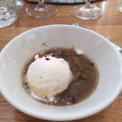 Smakbyn - Rabarberkompott med glass