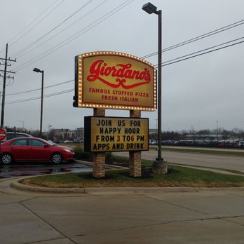 Giordano's - Pizza Near Me - Oakbrook Terrace, Illinois