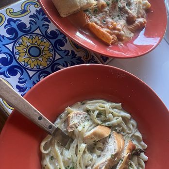 Oggi Italian - Fettuccine Alfredo and chicken rigatoni - Italian Near Me - Tampa, Florida Oggi Italian - Fettuccine Alfredo and chicken rigatoni - Italian Near Me - Tampa, Florida