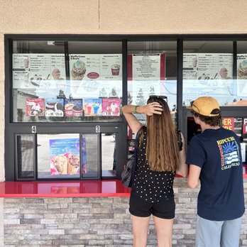 Bruster's Real Ice Cream - Ordering! - Desserts Near Me - Yorba Linda, California