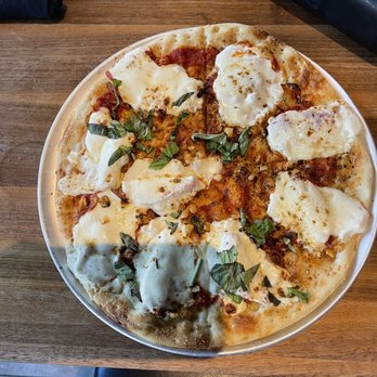 Yard House - Margherita Pizza (5.5.23) - Vegetarian Near Me - Gaithersburg, Maryland Yard House - Margherita Pizza (5.5.23) - Vegetarian Near Me - Gaithersburg, Maryland