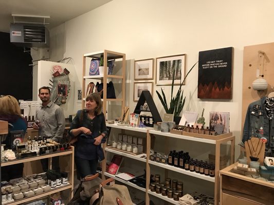 Howl Mercantile & Coffee by null