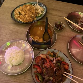 Ezankaya - Pad Thai and Thai pepper steak - Thai Near Me - Chicago, Illinois