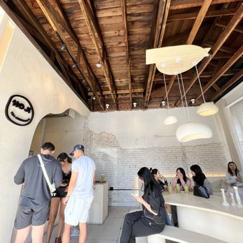 HOJI Tea Community - main seating area - Bubble Tea Near Me - Pasadena, California HOJI Tea Community - main seating area - Bubble Tea Near Me - Pasadena, California