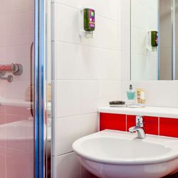 Travelodge Hotel - Blackpool Central - Forshaws hotel bedrooms