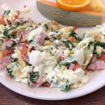 Blueberry Hill - Egg white scrambler with fruit - Breakfast & Brunch Near Me - Darien, Illinois Blueberry Hill - Egg white scrambler with fruit - Breakfast & Brunch Near Me - Darien, Illinois