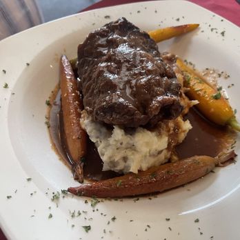 Vista Vino - Chianti Braised Short Rib (roast carrots, smashed potatoes, chianti demi-glace) - Italian Near Me - Castle Rock, Colorado