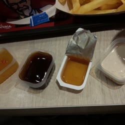 KFC - Salsas. Agridulce, barbacoa, miel y mayonesa con pimienta