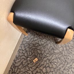 Broken stool in fitting room and super dirty!