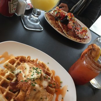 Mom's Kitchen & Bar - Bars Near Me - Astoria, New York