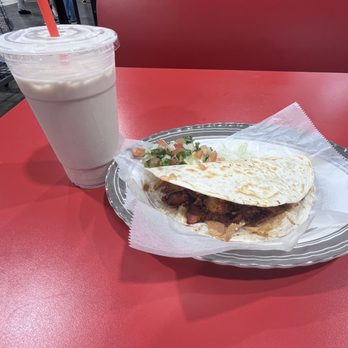 El Morelia Supermercado - Quesadillas el pastor and horchata - Mexican Near Me - Bridgeton, Missouri El Morelia Supermercado - Quesadillas el pastor and horchata - Mexican Near Me - Bridgeton, Missouri