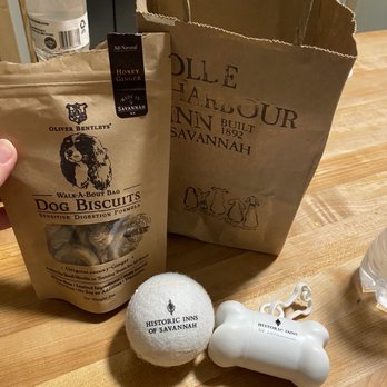 Olde Harbour Inn - Good bag for the pup - Hotels Near Me - Savannah, Georgia