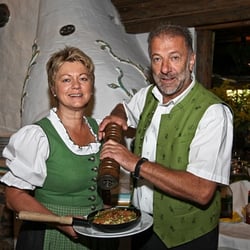 Cafe Sportalm, Ursula Gruber