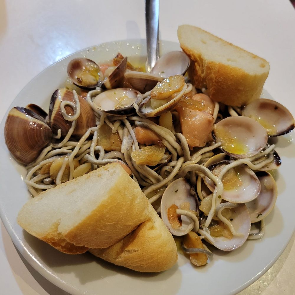 Meson Rincon De Rodri - 3rd tapas- noodles with clam. And a lot of olive oil and garlic. Delish - Seafood Near Me - Granada, GR Meson Rincon De Rodri - 3rd tapas- noodles with clam. And a lot of olive oil and garlic. Delish - Seafood Near Me - Granada, GR