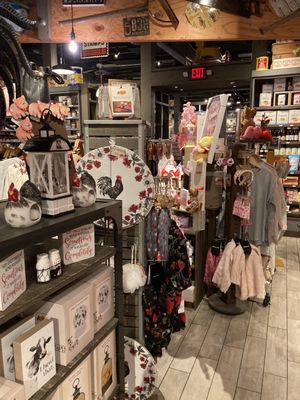 Cracker Barrel Old Country Store by null