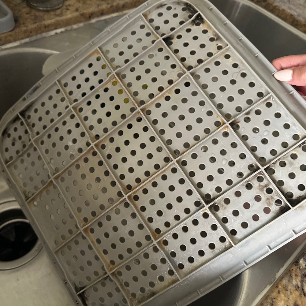 Veni's Cleaning - Sink mat still dirty - Office Cleaning Near Me