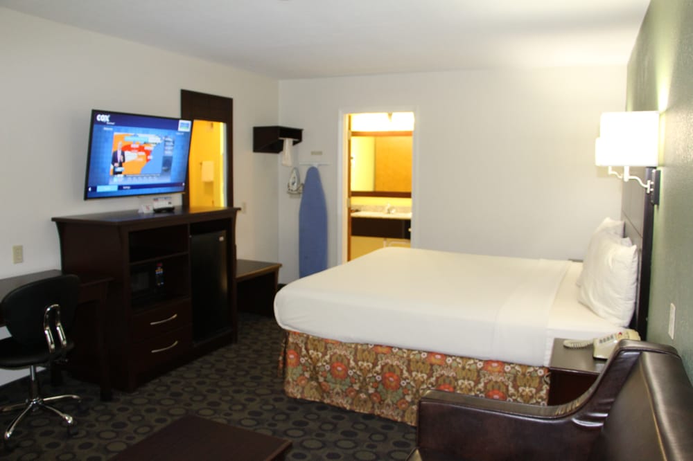 REGENCY INN AND SUITES Updated September 2024 4023 Parkview Dr