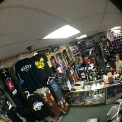 Epic Trends - Quick glance inside Epic! Epic deals & service! Excellent prices on Vans, DC, Emerica, DVS, Fallen, etc., brand name apparel!