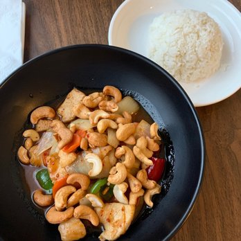 Meyou - Prik pao cashew chicken - Thai Near Me - Webster Groves, Missouri Meyou - Prik pao cashew chicken - Thai Near Me - Webster Groves, Missouri