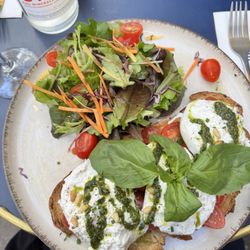 Chez Meunier - Burrata Toast
