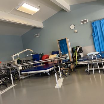 Kaiser Permanente Post-Acute Care Center - Pictures of the Center.  The outside and the Gym - Medical Centers Near Me - San Leandro, California