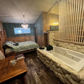Grey Squirrel Resort & Vacation Rental Homes - Big Bear Lake, CA