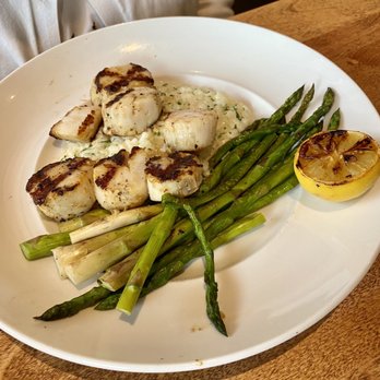Seasons 52 - Seared scallops with mascarpone risotto and asparagus - New American Near Me - Oak Brook, Illinois