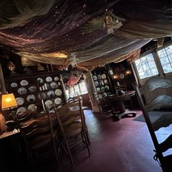 Deetjen's Restaurant - Super cozy interior