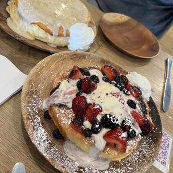 Aloha Kitchen - Very Berries - Breakfast & Brunch Near Me - Honolulu, Hawaii