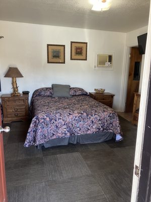Kitchen Unit - This room has 2 queen beds and a full kitchen and the only room with a bath tube. Kitchen Unit - This room has 2 queen beds and a full kitchen and the only room with a bath tube.