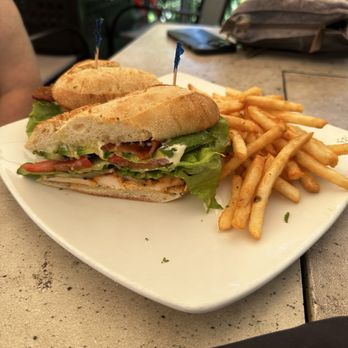 Frends Brewhouse - Folsom - Chicken sandwich - Pizza Near Me - Folsom, California