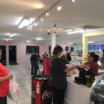 Farmhouse Sweets - Chocolatiers & Shops Near Me - Pigeon Forge, Tennessee