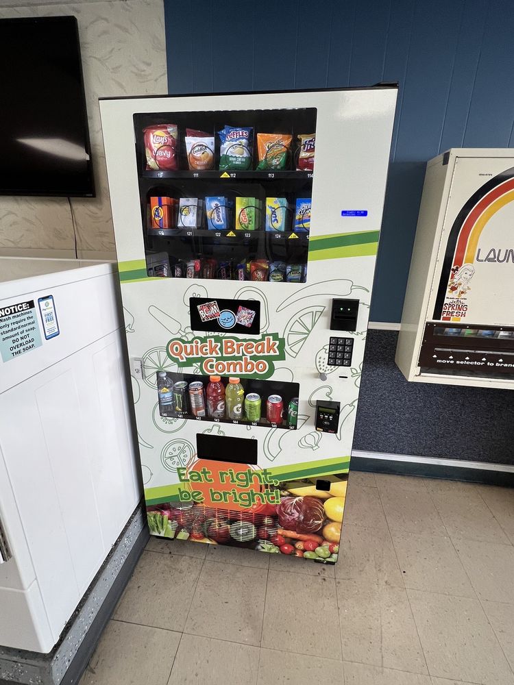 LAKE MILLS CLEANERS & DYERS Updated September 2024 14 Photos 804