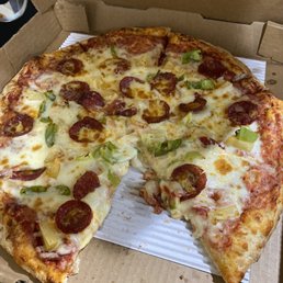 Large pizza with pineapple, green peppers and pepperoni Large pizza with pineapple, green peppers and pepperoni