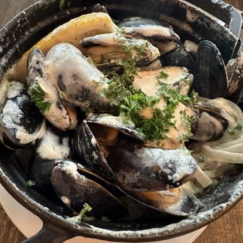 Huguette - Moules. Outstanding. - Seafood Near Me - Paris, 75 Huguette - Moules. Outstanding. - Seafood Near Me - Paris, 75
