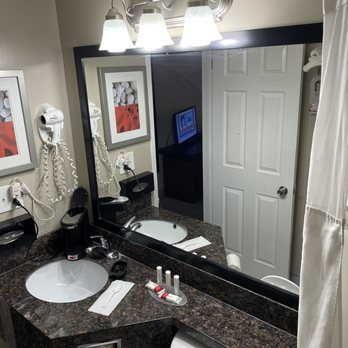 Ramada by Wyndham Parsippany - Bathroom - Hotels Near Me - Parsippany, New Jersey Ramada by Wyndham Parsippany - Bathroom - Hotels Near Me - Parsippany, New Jersey