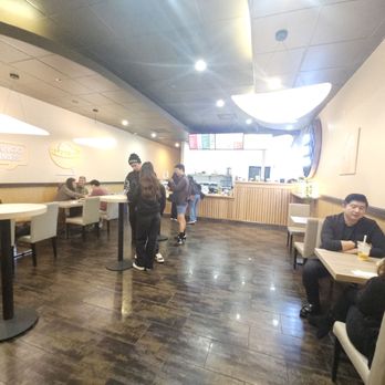 Hui Lau Shan - 12-12-24. Interior - Desserts Near Me - Milpitas, California