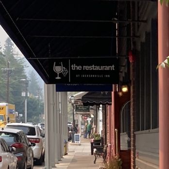 Jacksonville Inn - New entrance signing - Beer, Wine & Spirits Near Me - Jacksonville, Oregon