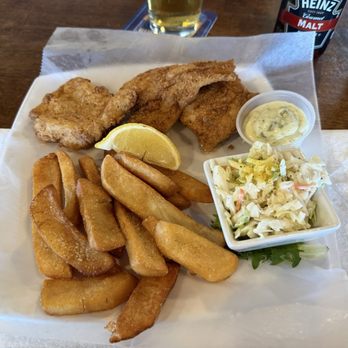 Crabby's Oyster Bar - Fish and chips - Seafood Near Me - Jensen Beach, Florida