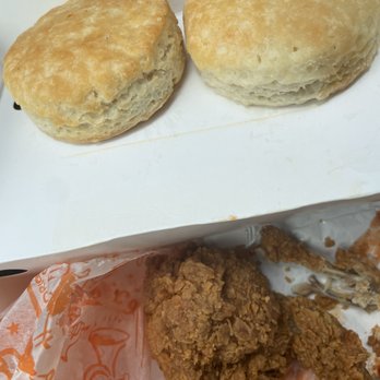 Popeyes Louisiana Kitchen - Chicken is not crispy at all - Chicken Wings Near Me - Channelview, Texas