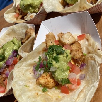 City Tacos - Chicken taco, guacamole and chips. - Tacos Near Me - Encinitas, California City Tacos - Chicken taco, guacamole and chips. - Tacos Near Me - Encinitas, California