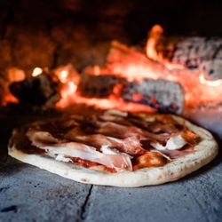 Chateau Davell Boutique Winery - Wood fired pizzas friday nights, Jun - Oct