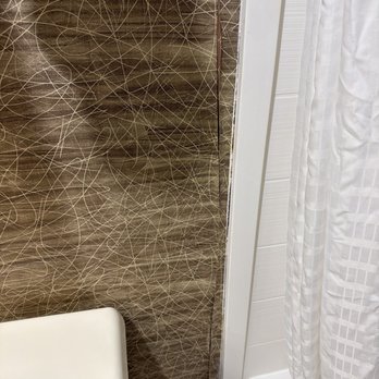 Comfort Inn - Nys Fairgrounds - Pealing wall paper and caulk near shower - Hotels Near Me - Syracuse, New York Comfort Inn - Nys Fairgrounds - Pealing wall paper and caulk near shower - Hotels Near Me - Syracuse, New York