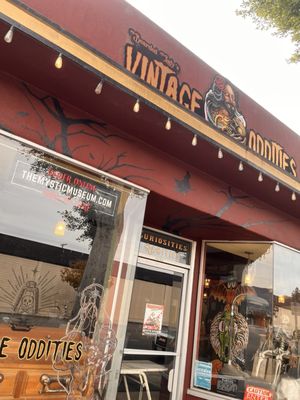 Bearded Lady Vintage & Oddities by null