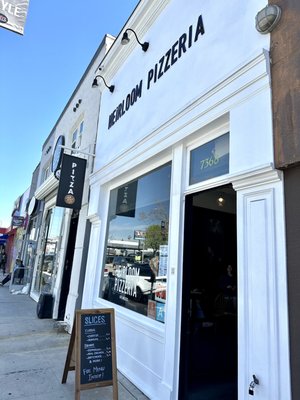 Heirloom Pizzeria by null