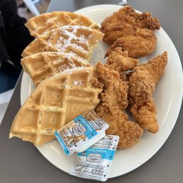 CHICKEN & WAFFLES