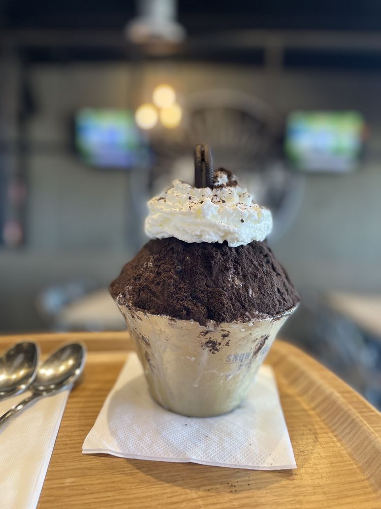 Snowy Dessert Bar