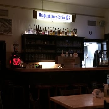 Zur Schwalbe - Theke innen - Beer Garden Near Me - Munich, BY